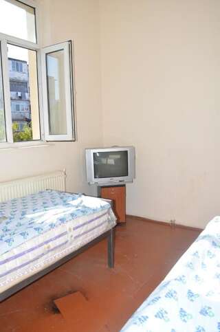 Хостелы Almaz Hostel Баку Стандартный двухместный номер с 1 кроватью-2