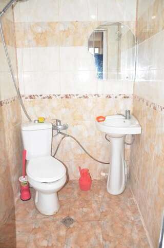 Хостелы Almaz Hostel Баку Стандартный двухместный номер с 1 кроватью-5